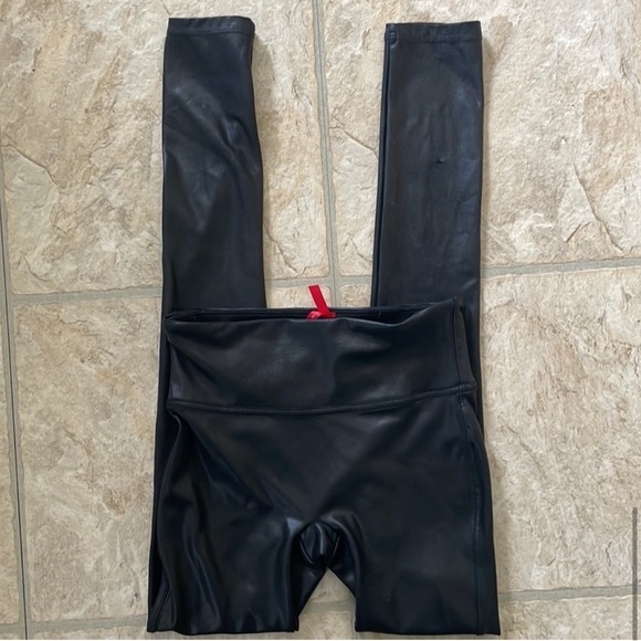 ⭐️ Spanx Size XS Faux Leather Leggings - Picture 7 of 7